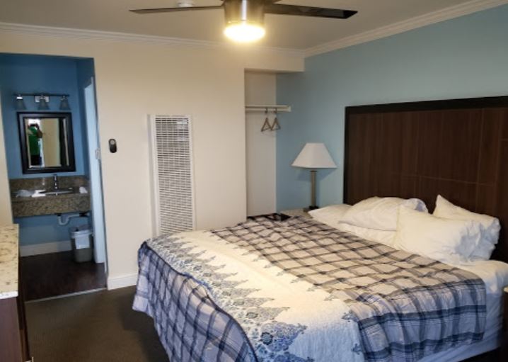 Dolphin Cove Motel room